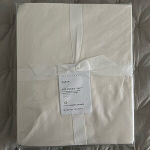 Pottery Barn essentials Queen fitted sheet in ivory